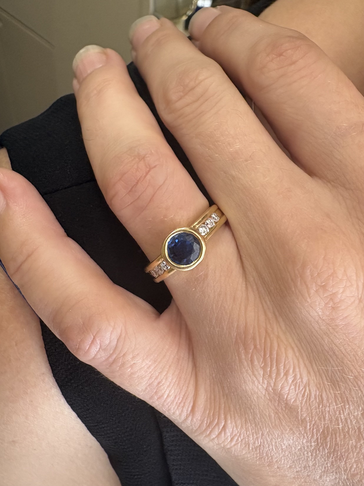 BAGUE MODERNE SAPHIR ET DIAMANTS
