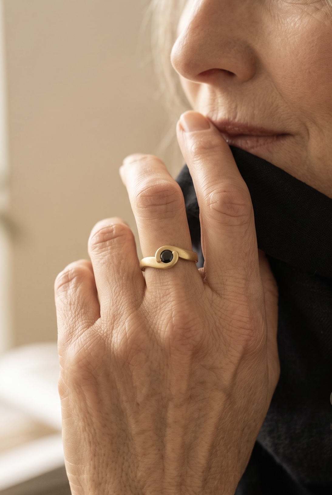 BAGUE MODERNE SAPHIR