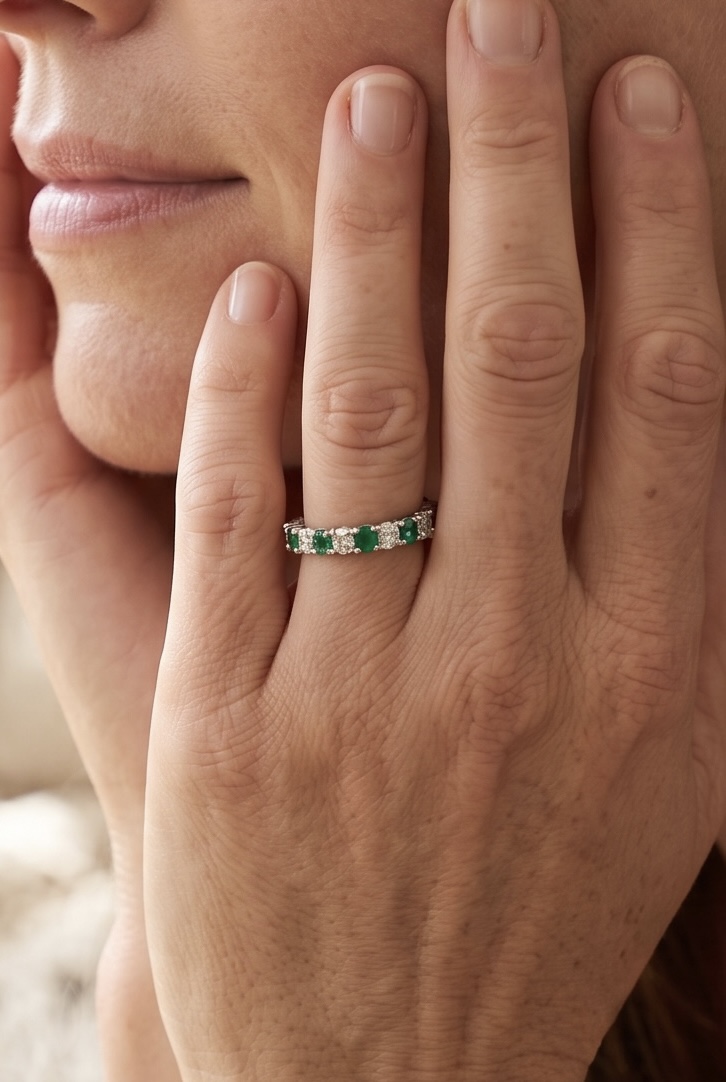 DEMI-ALLIANCE ÉMERAUDES ET DIAMANTS