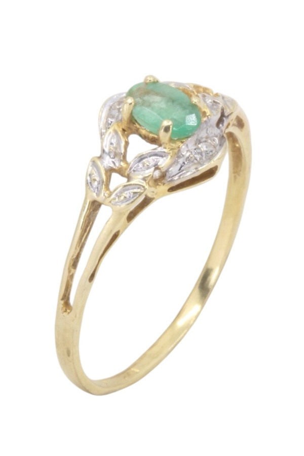 BAGUE MODERNE ÉMERAUDE ET DIAMANTS