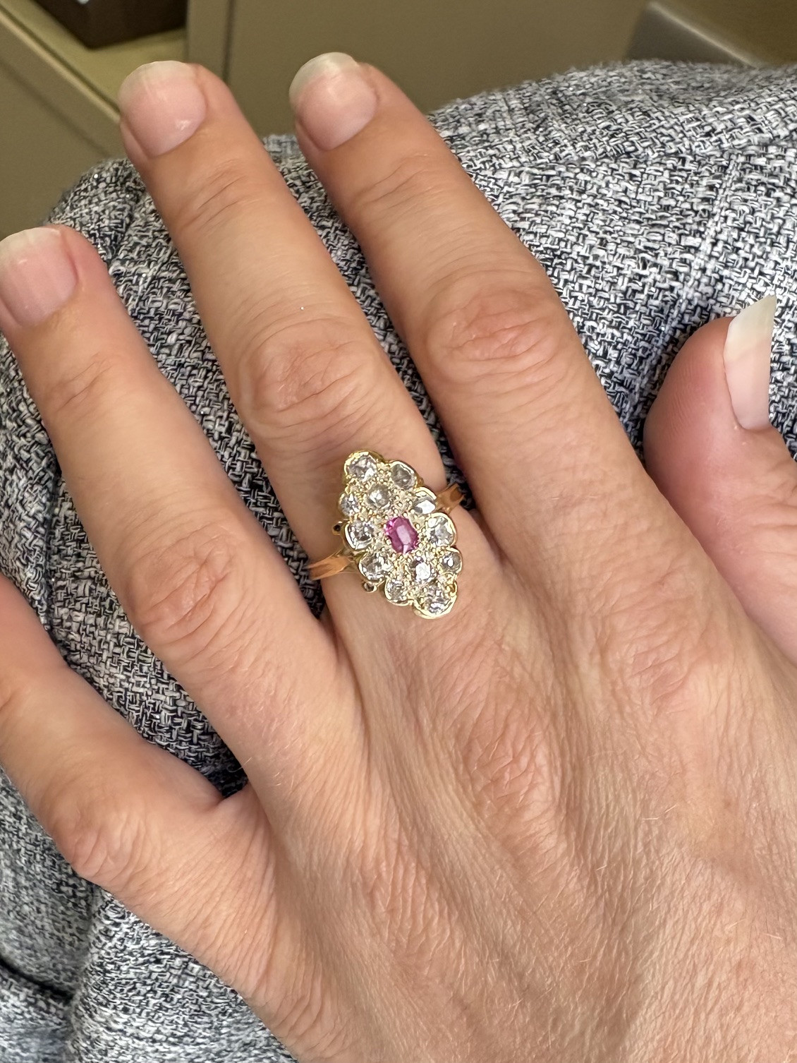 BAGUE MARQUISE RUBIS ET DIAMANTS